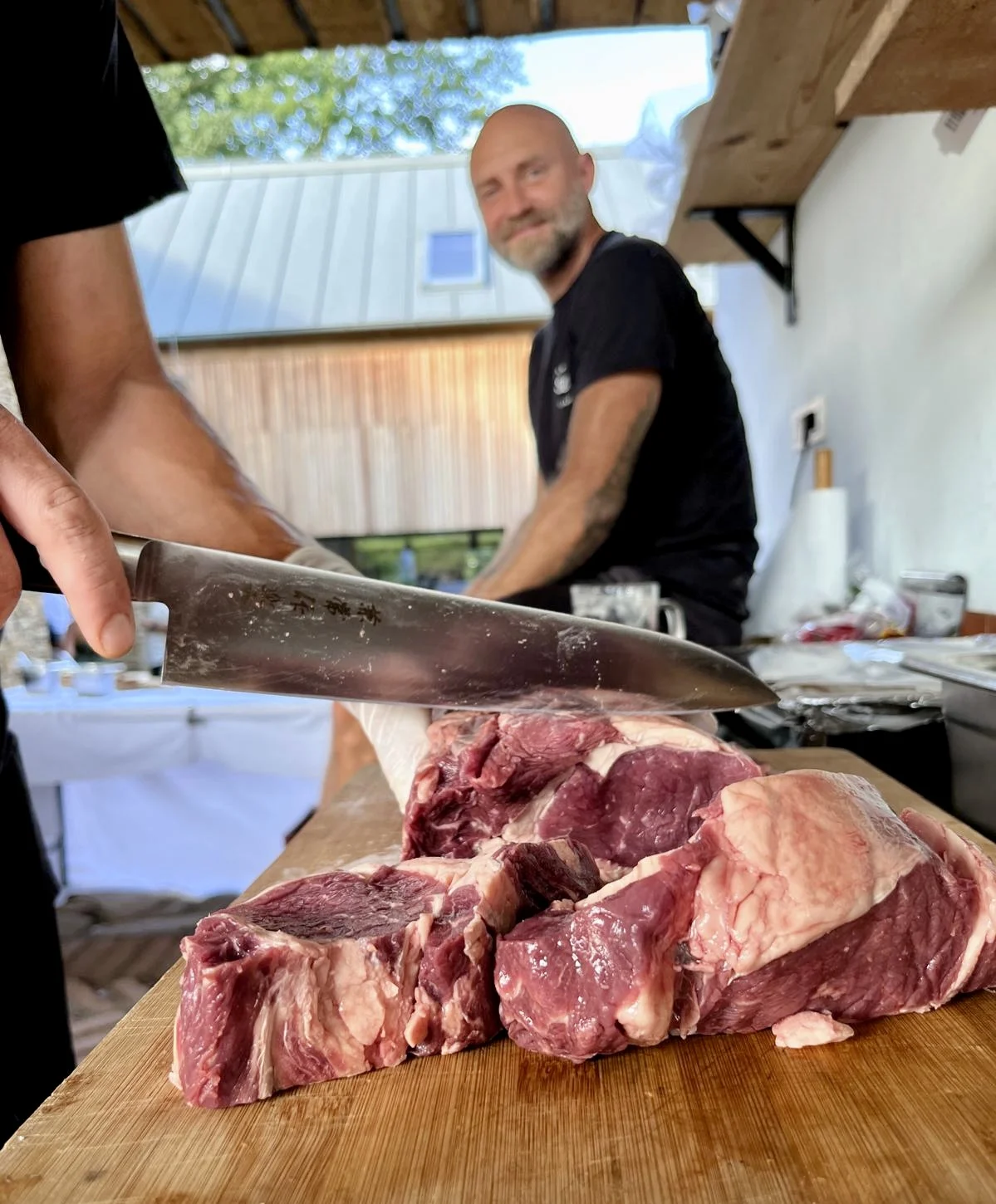 Příprava masa během workshopu